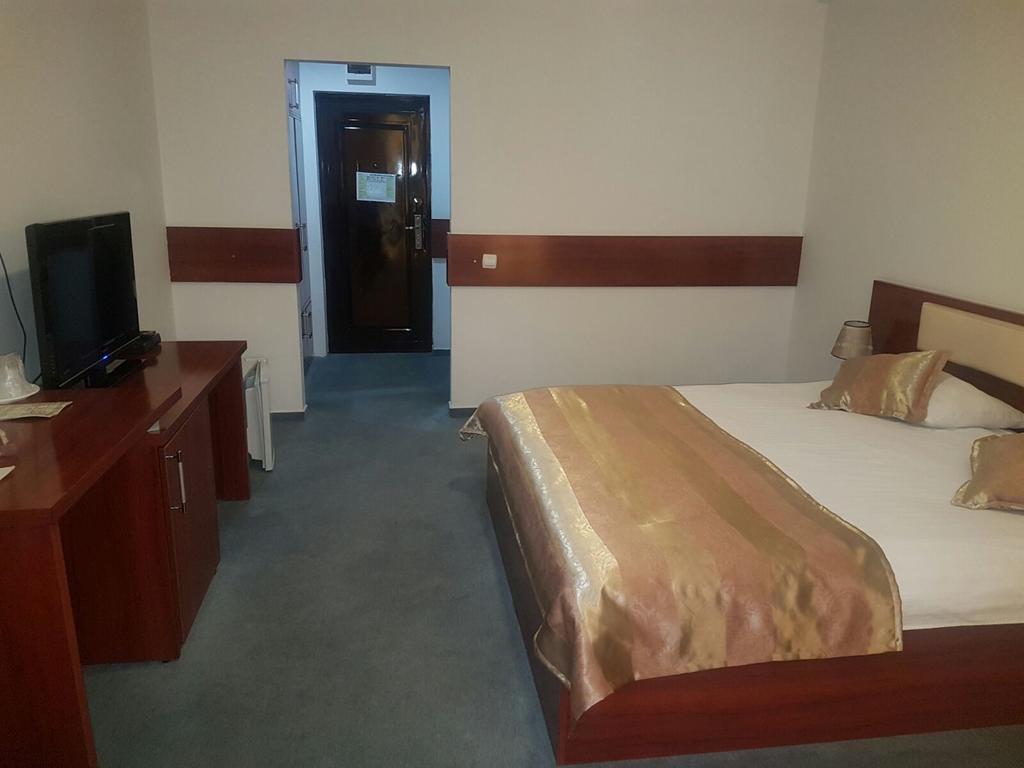 Hotel Lido Крайова Экстерьер фото