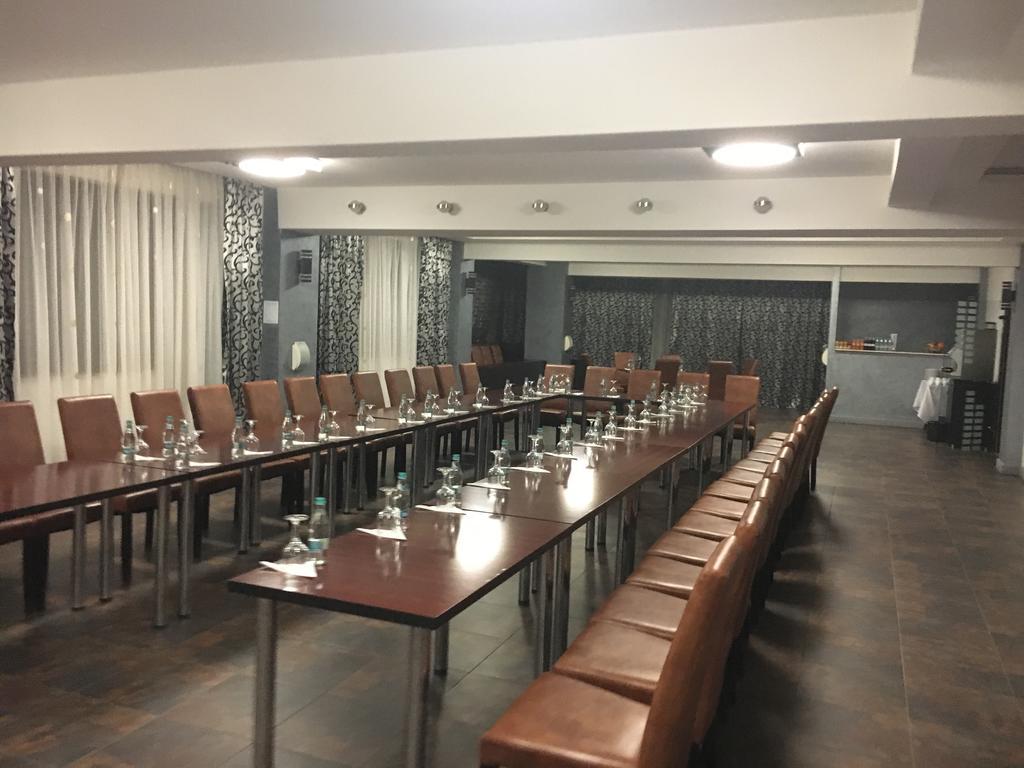 Hotel Lido Крайова Экстерьер фото